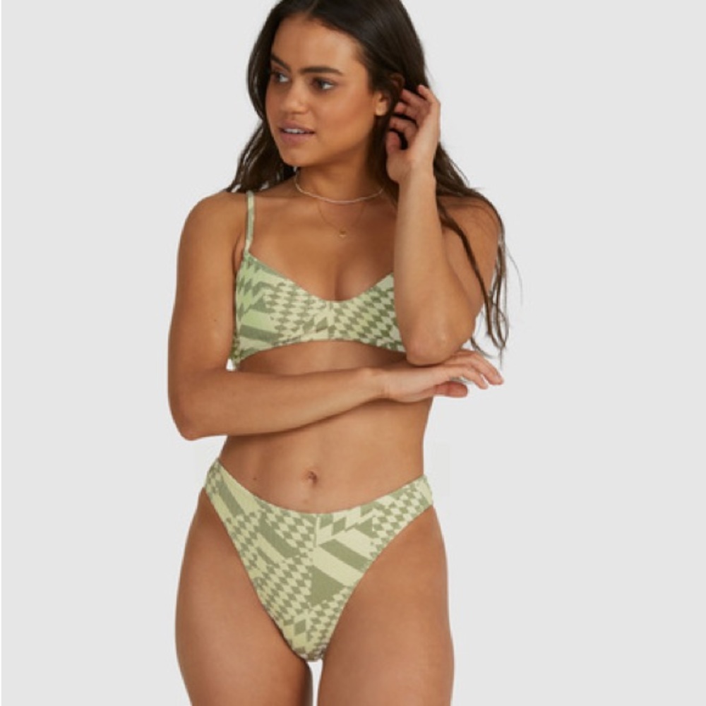 🔥🔥BILLABONG - STATIC V BRALETTE HAVANA BIKINI SET🔥🔥 - Picture 2 of 9
